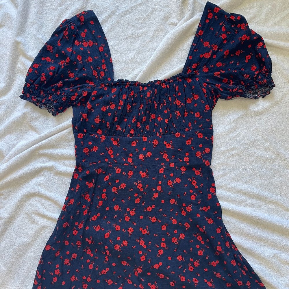 Bloom in Style: Stand Out with this Beautiful Blue Mini Dress featuring Red Flow